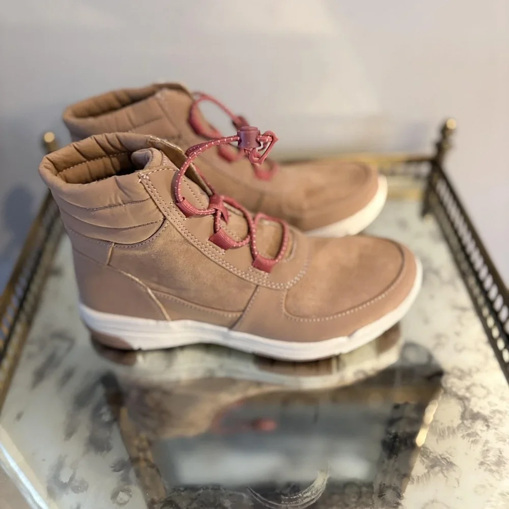 Ryka‎ Amanda Snow Boots Womens Size 6.5 Beige Ankle Winter Toggle Lace Warm